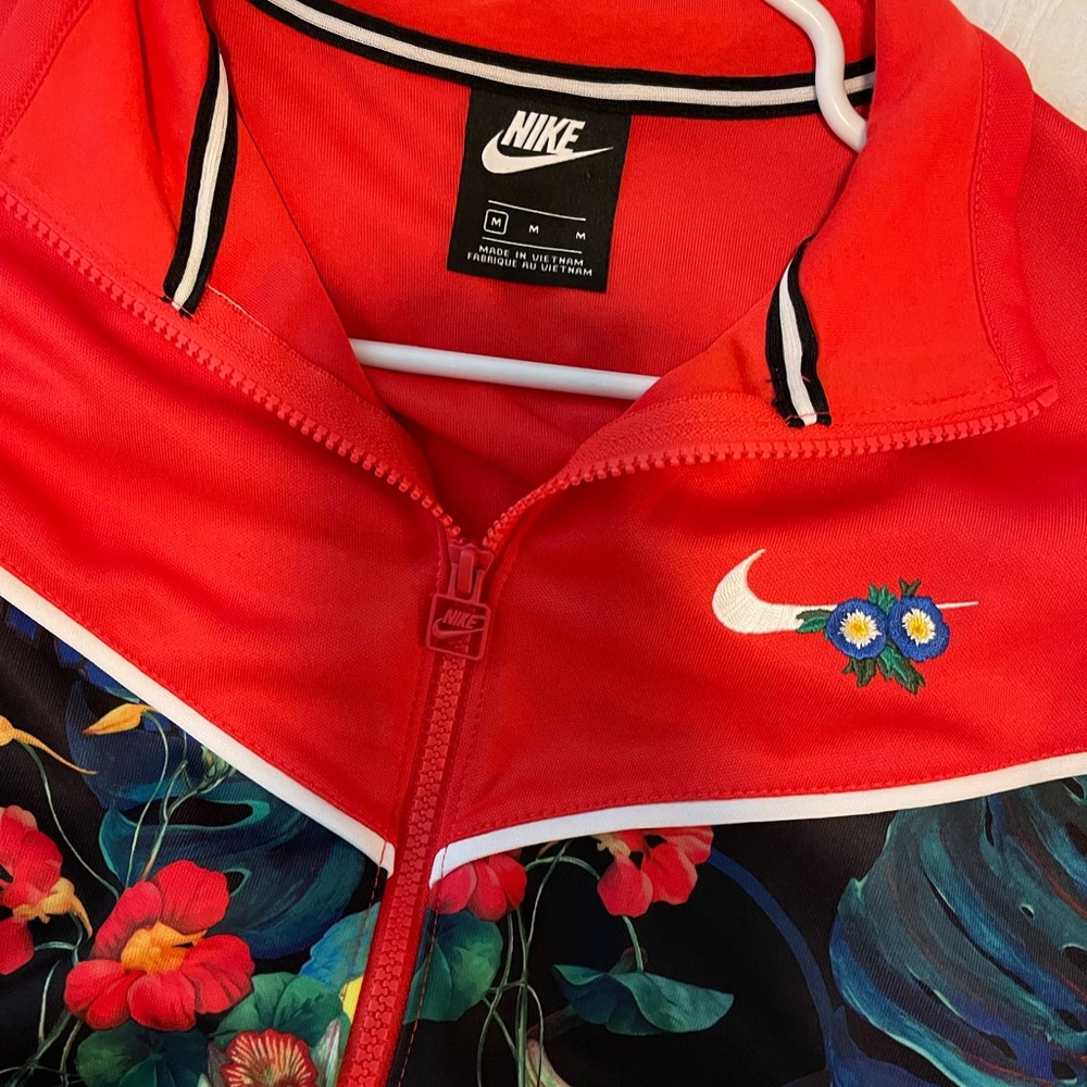 Crop floral Nike jacket never worn